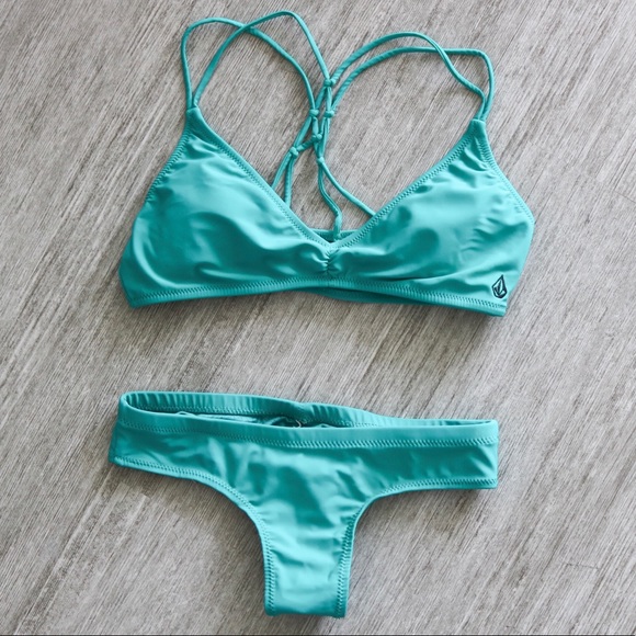 Volcom Bikini - Picture 1 of 2
